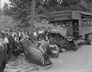Illustration for article titled These vintage photos of early car wrecks will make you grateful for crumple zones